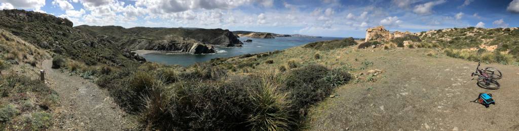 Minorque en VTT vue panoramique d'une crique