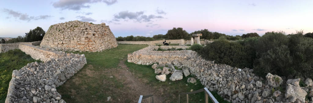 Minorque Privee Trepuco Talayot Et Taula